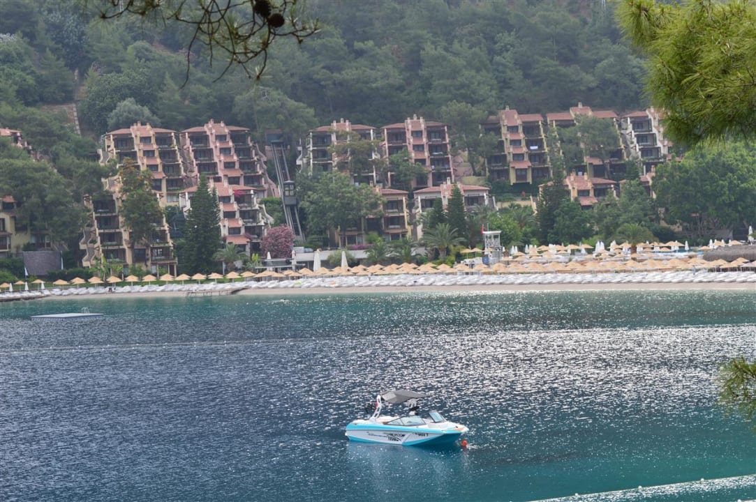 Strand Hillside Beach Club