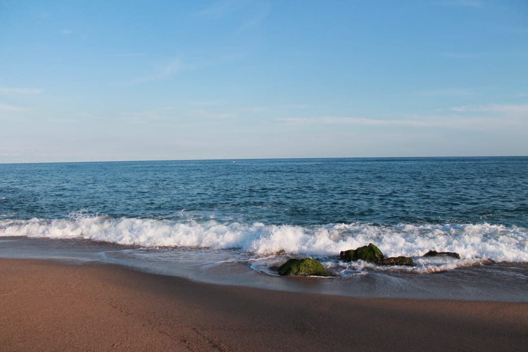 Schöner Strand direkt vor der Tür CAPRICI BEACH HOTEL & SPA