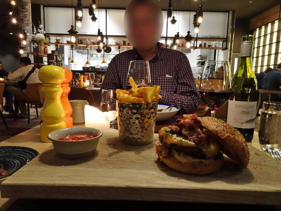 Restaurant Kitchen & Table Clarion Hotel Helsinki Airport