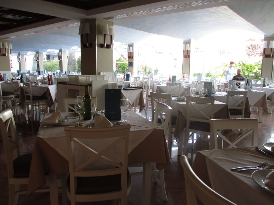 Sitzplätze im Restaurant allsun Hotel Cristóbal Colón