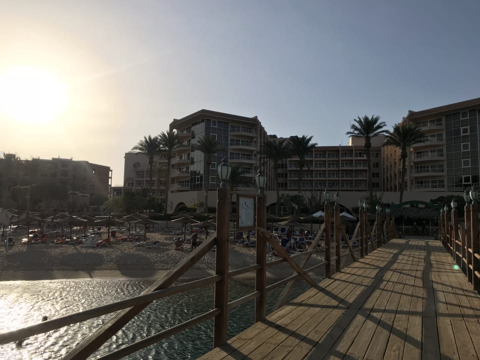 Blick auf das Hotel und den Strand, von der Insel aus Marriott Hurghada Beach Resort