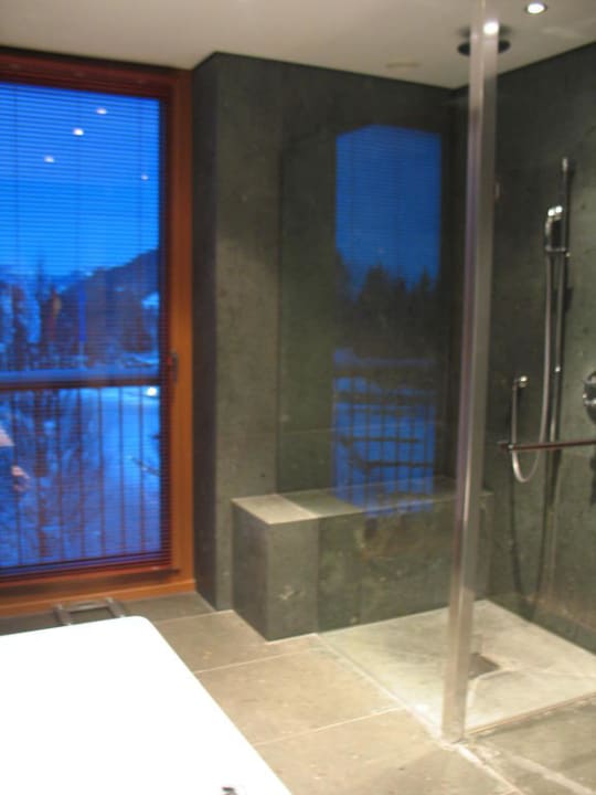 Badezimmer in Suite Kempinski Hotel Berchtesgaden