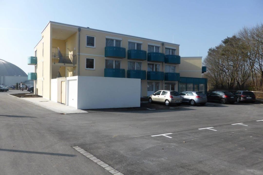 Außenansicht Rückseite Gästehaus Victory Gästehaus an der Therme Erding