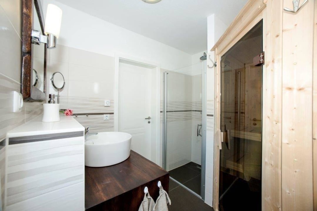 Bad im EG mit Sauna, Dusche, Toilette, Waschtisch Schwankes Ferienhaus Seeadler