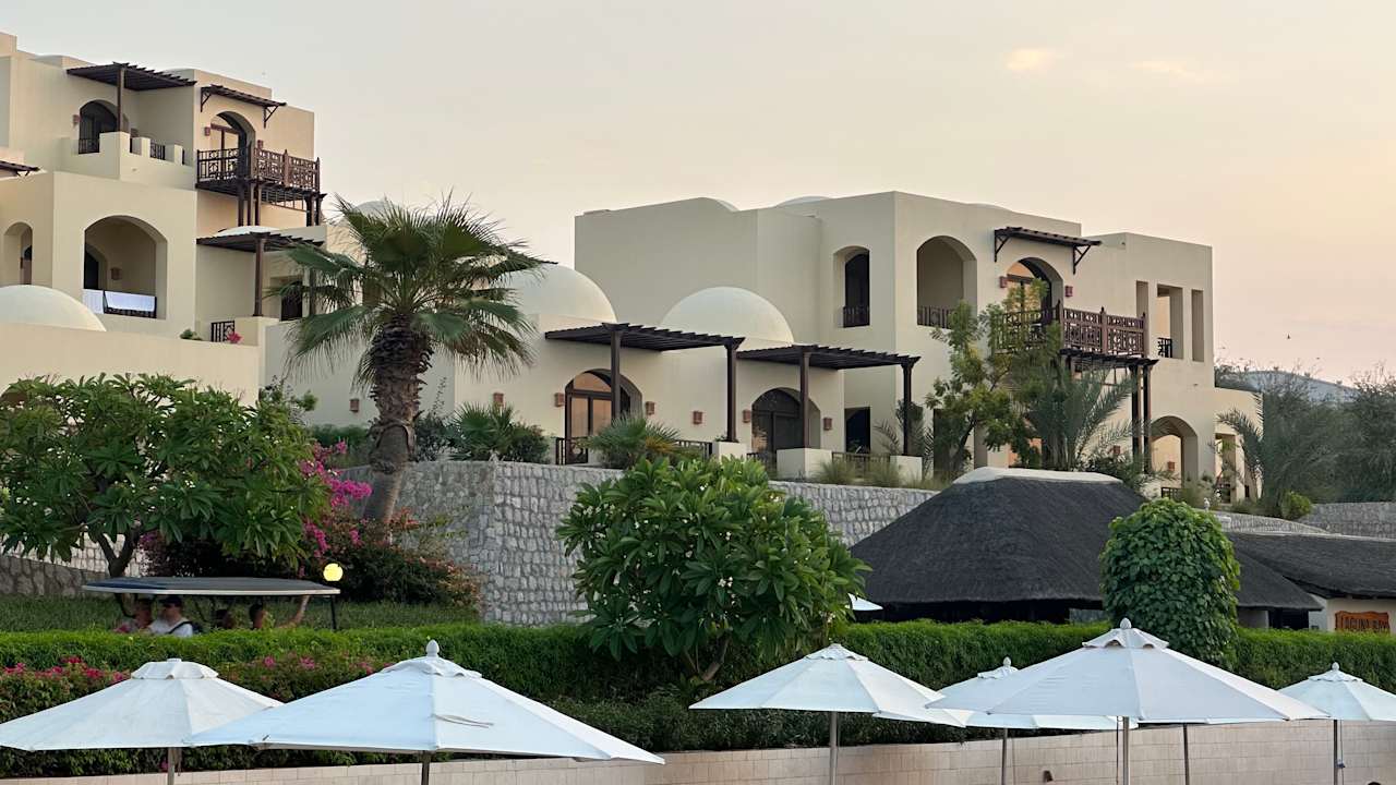 Strand The Cove Rotana Resort