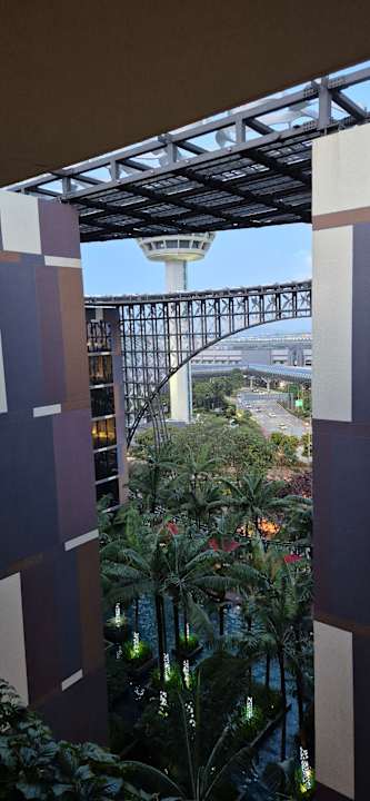 Außenansicht Hotel Crowne Plaza Changi Airport
