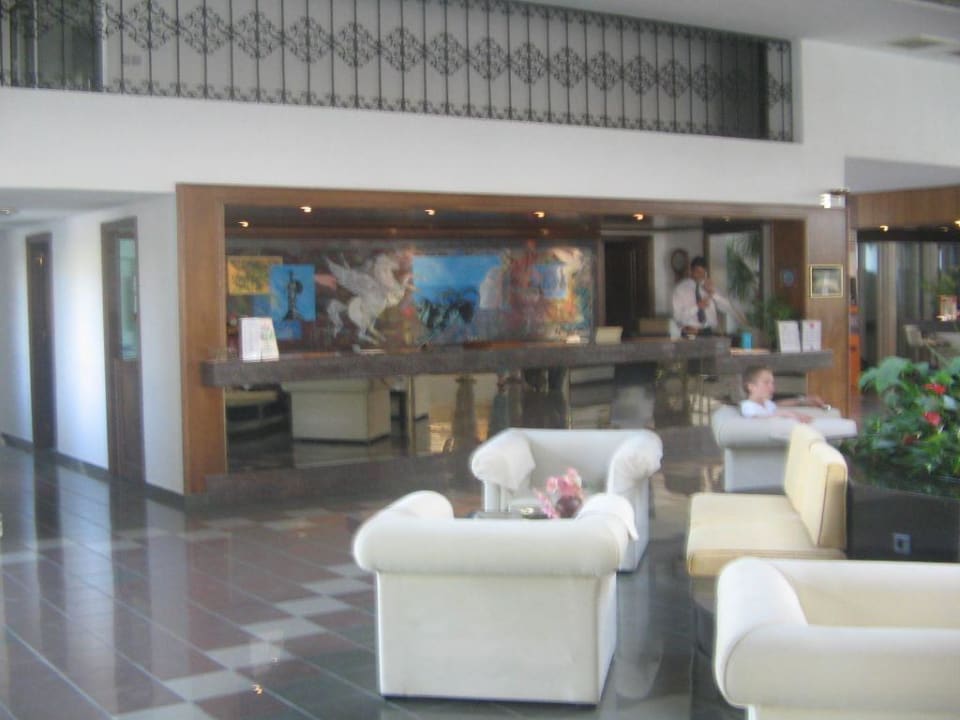 Hotel-Lobby Annabelle Beach Resort