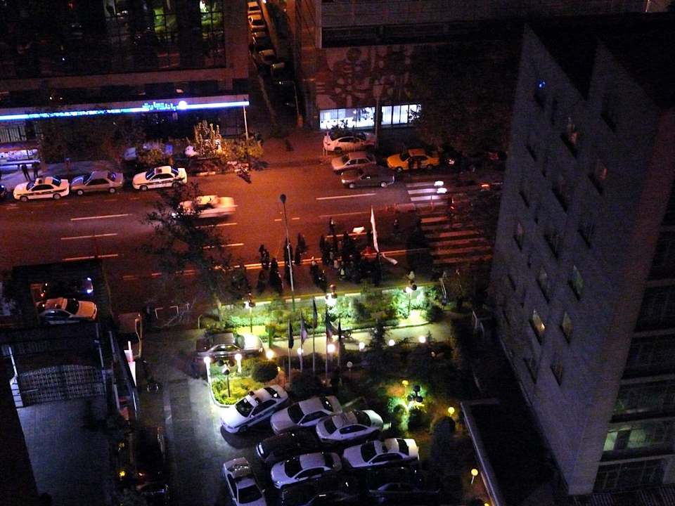 Imam Hoseyn Umzug Hotel Enghelab