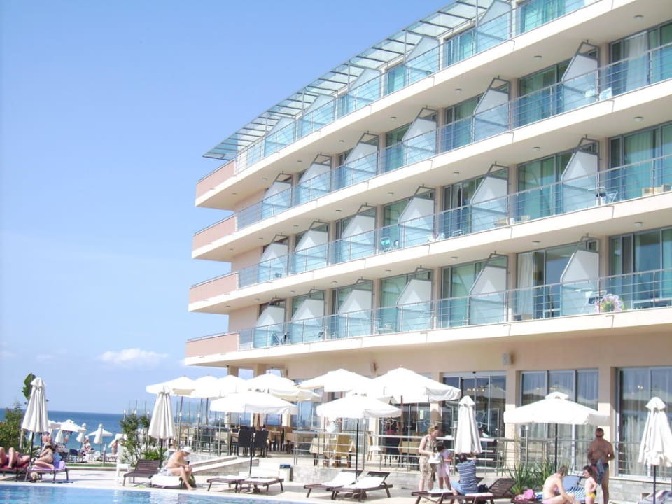Gebäudeansicht vom Pool Hotel Zornitza Sands
