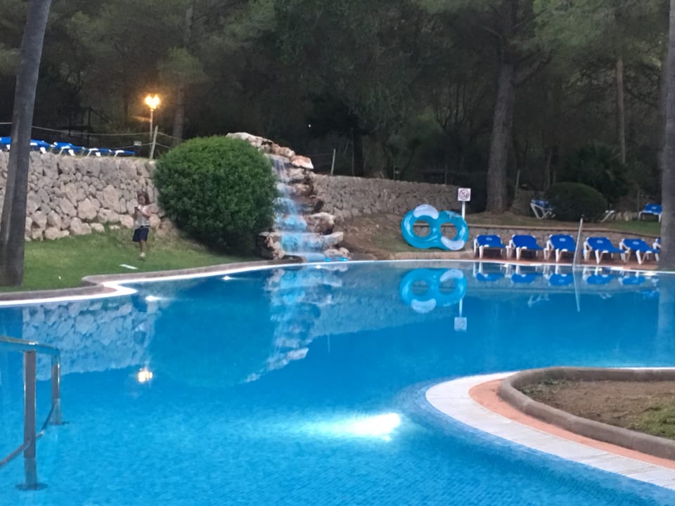 Pool Valentin Reina Paguera