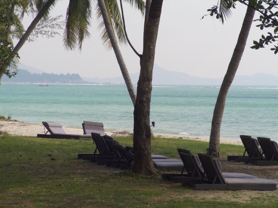 Strand bei Flut Tolani Resort Koh Samui