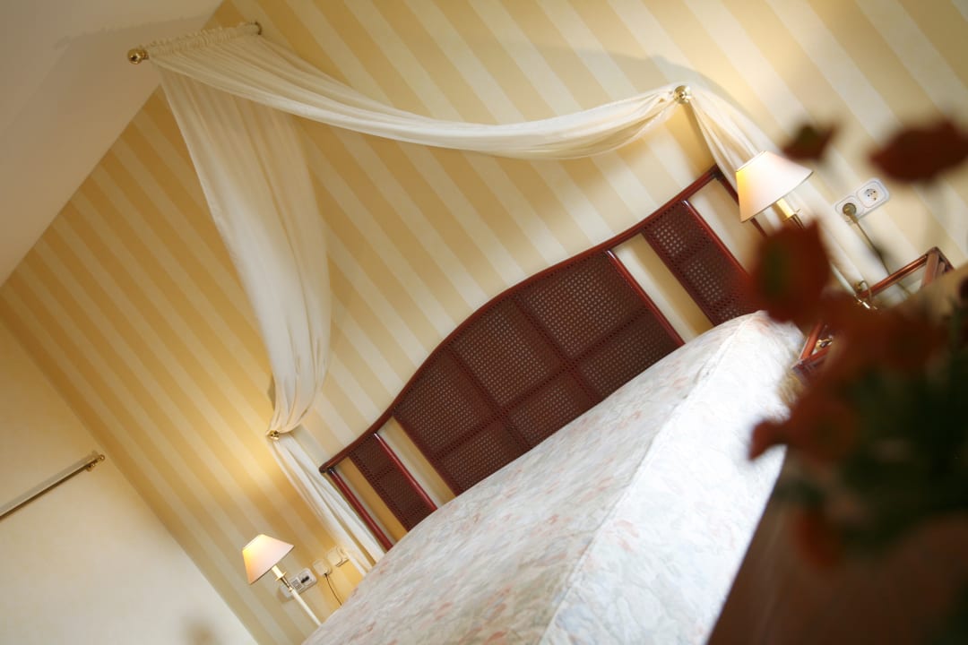 Zimmer Hotel-Restaurant Zum Landgraf - Henry Merz