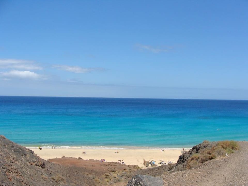 Po prawej stronie jest zejscie na plaze allsun App.-Hotel Esquinzo Beach