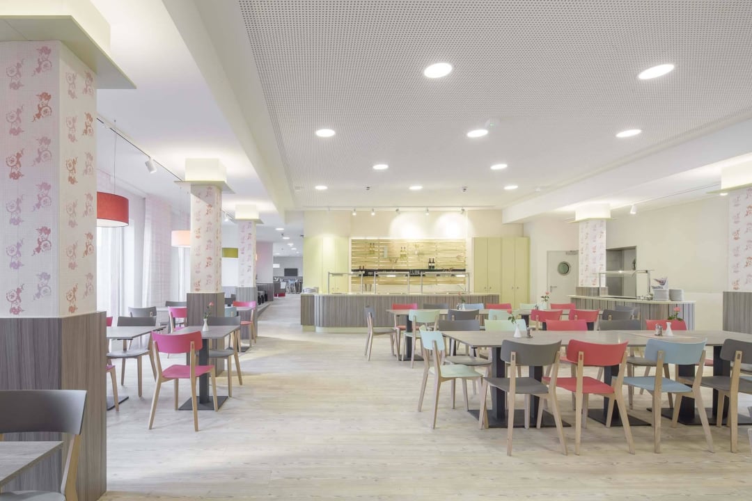 Frisch und modern - das Restaurant.  AWO SANO Ferienzentrum am Deich Burhave