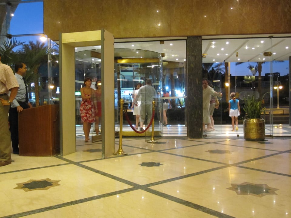 Главный вход в отель! Marlin Inn Azur Resort