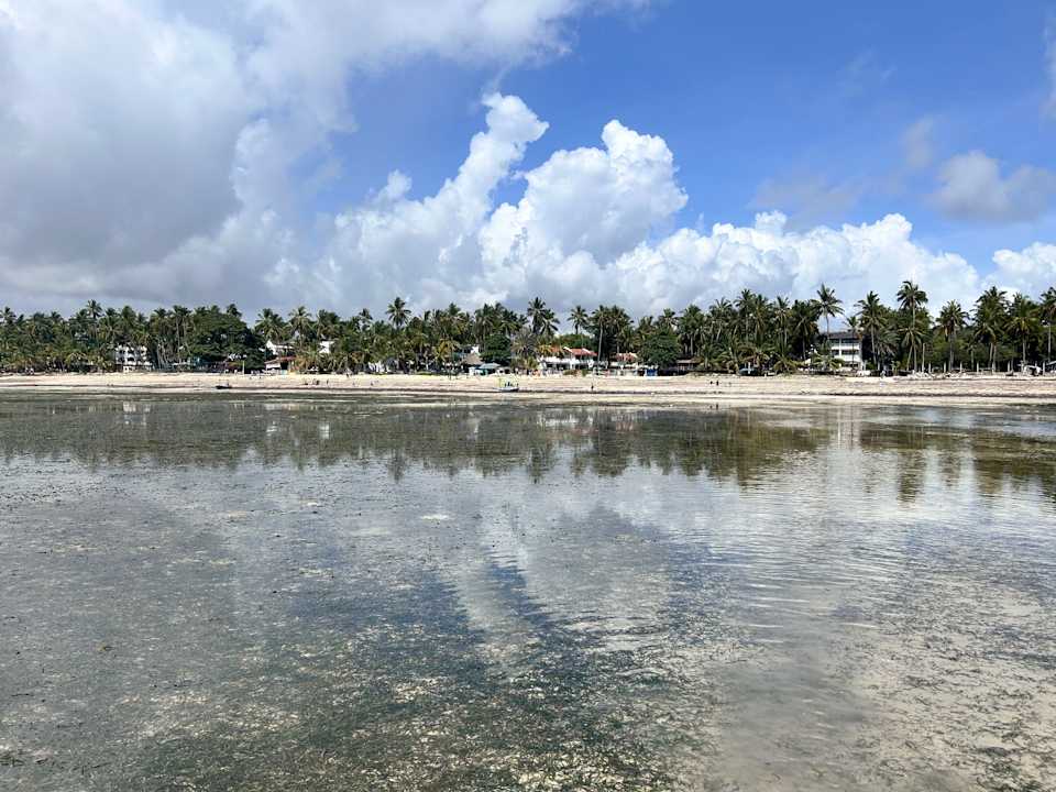 Strand Travellers Beach Hotel & Club