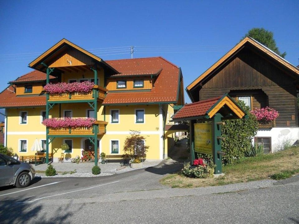 Einfahrt Landhaus Ebner