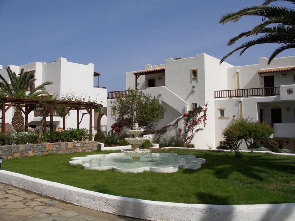 Innenhof Alexander Beach Hotel & Village Resort