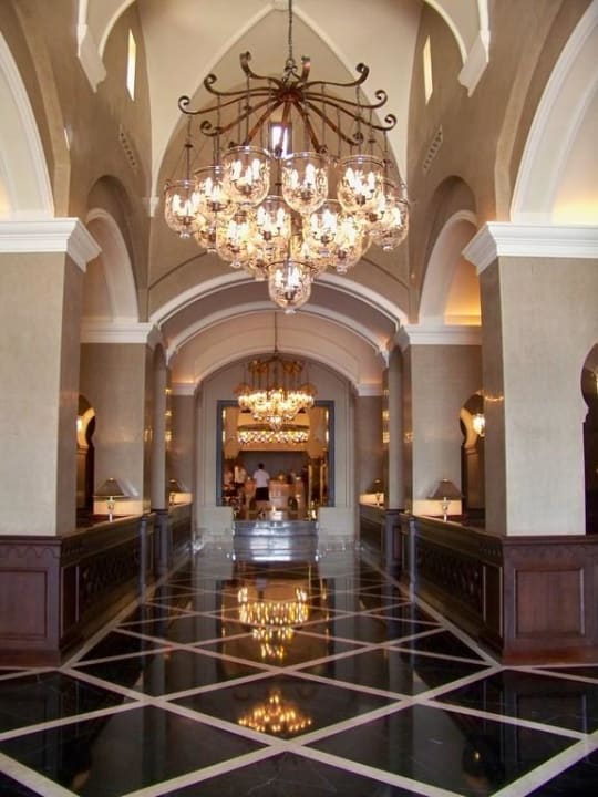 Von der Lobby zum Pool Miramar Al Aqah Beach Resort