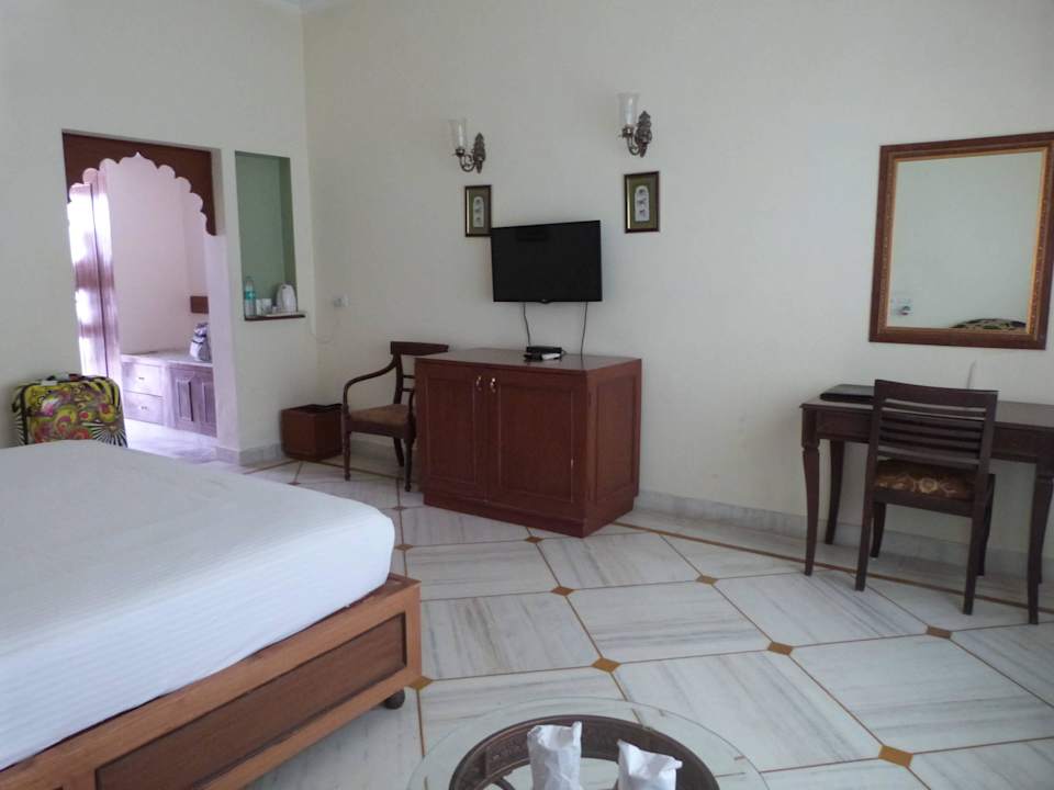 Zimmer 32, Kühlschrank leider defekt Hotel Surya Vilas Palace