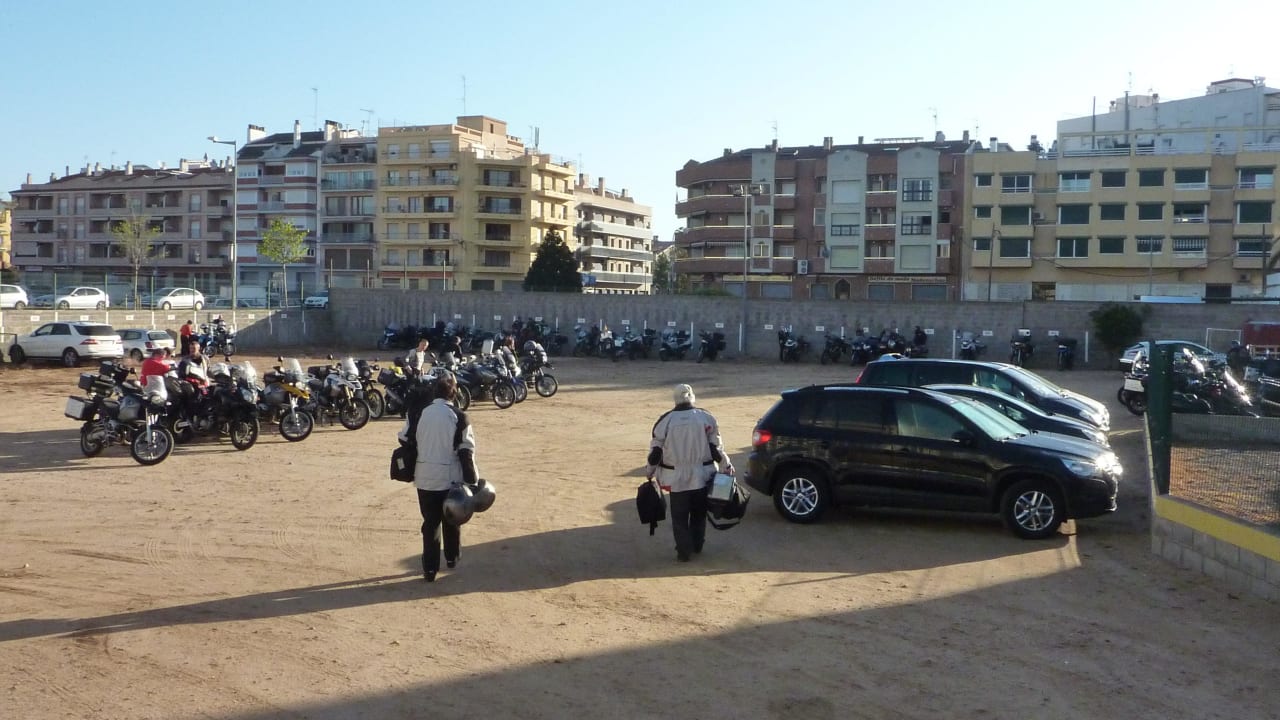 Parkplatz neben Hotel, vermtl. künftige Baustelle Hotel Sorra Daurada Splash