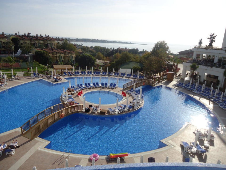 Pool Side Prenses Resort & Spa