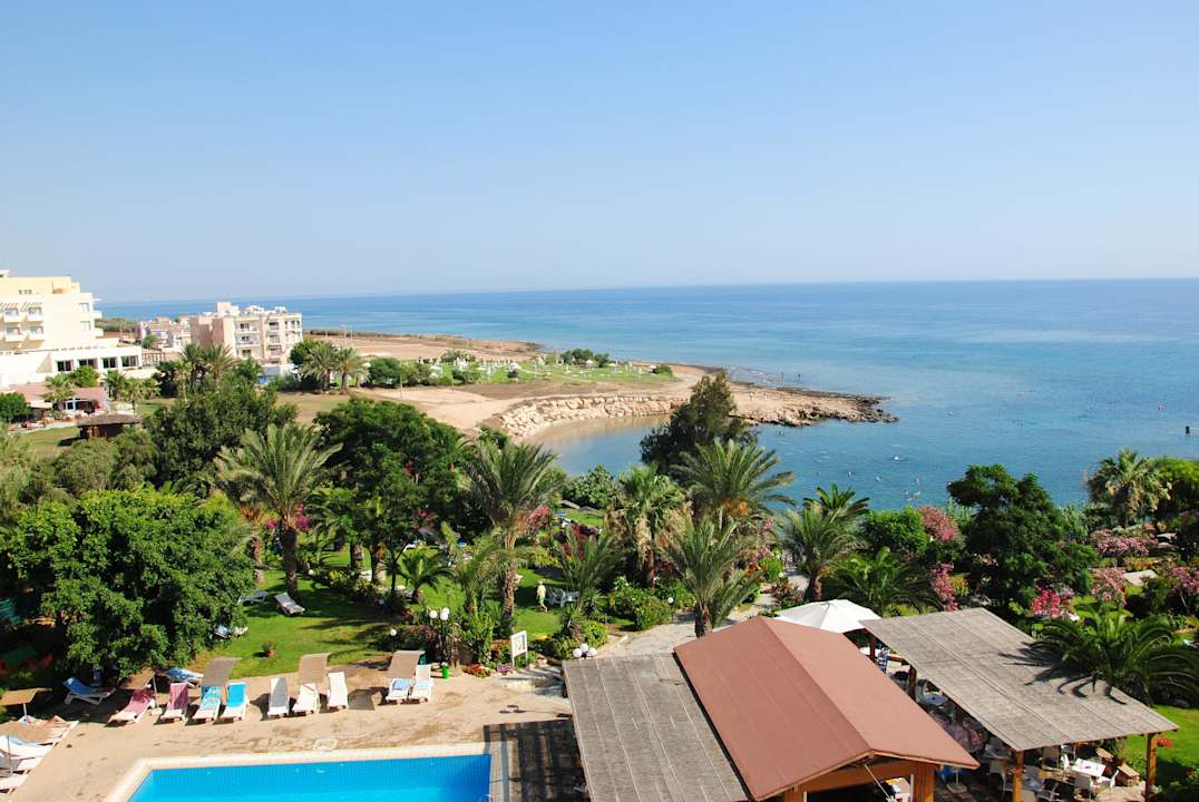 Ogród, basen, plaża Crystal Springs Beach Hotel