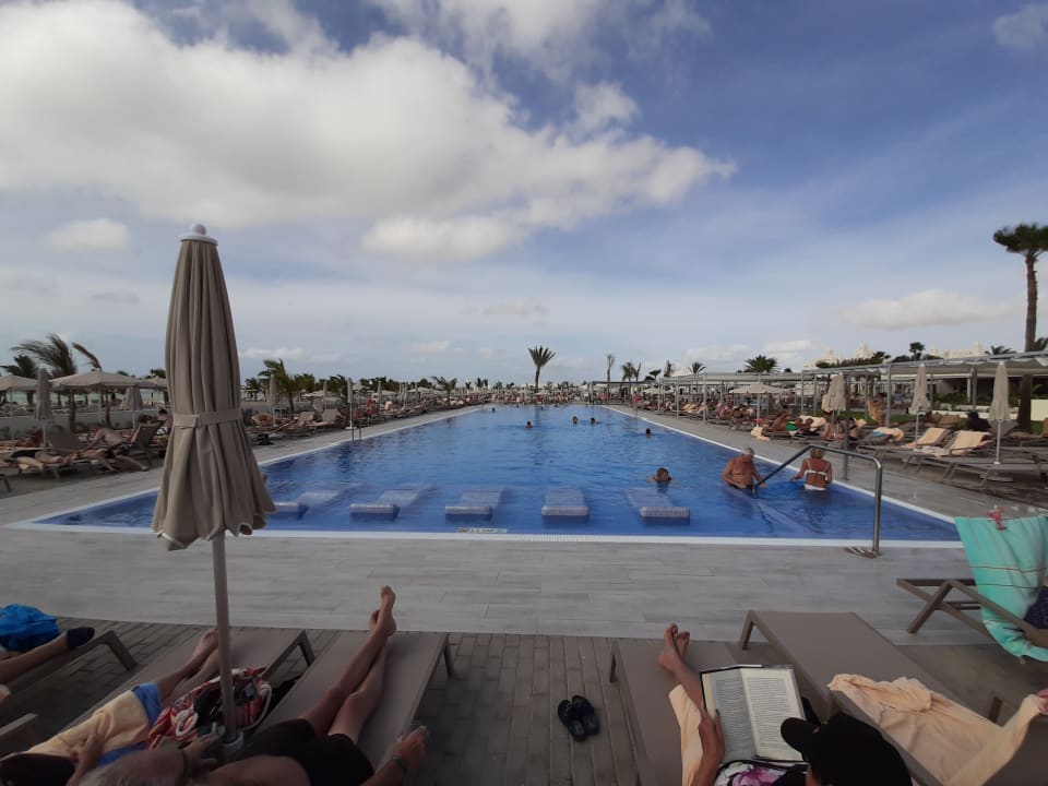 Pool Hotel Riu Karamboa