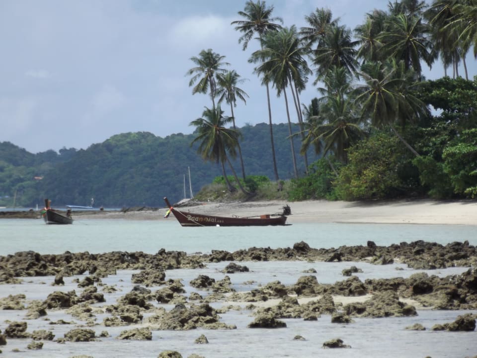 Strand bei Ebbe Hotel Baan Mai Cottages, Ko Lone