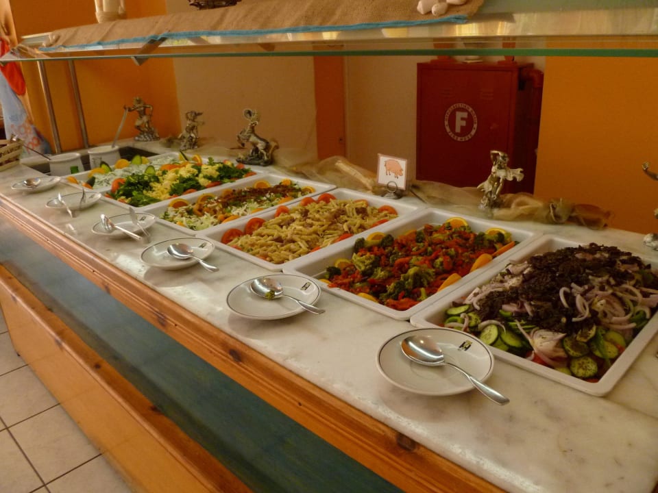 Reichhaltiges Essen Irene Palace Beach Resort Club alltoura
