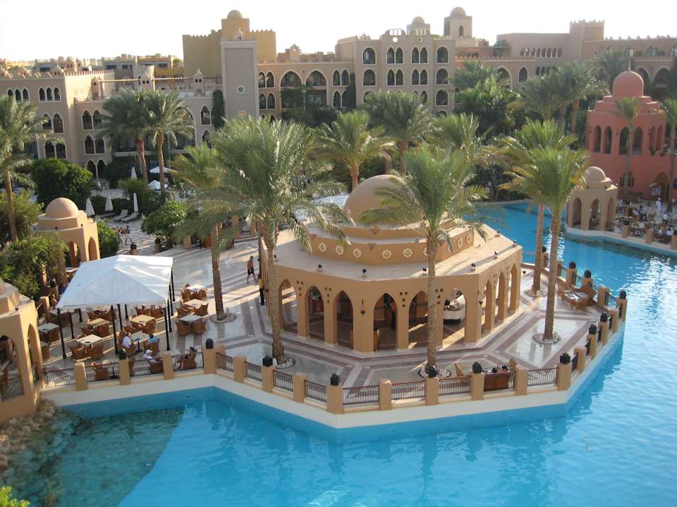 Pool mit Blick auf die Rande Vouz - Bar  Makadi Palace