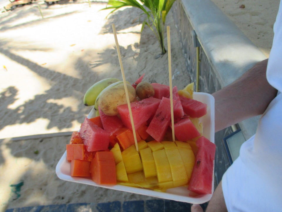 Frischer Obstteller, und das ist der "kleine" NH Collection Samui Peace Resort