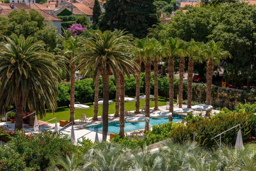 Hotel Lemongarden Garten mit Pool Hotel Lemongarden