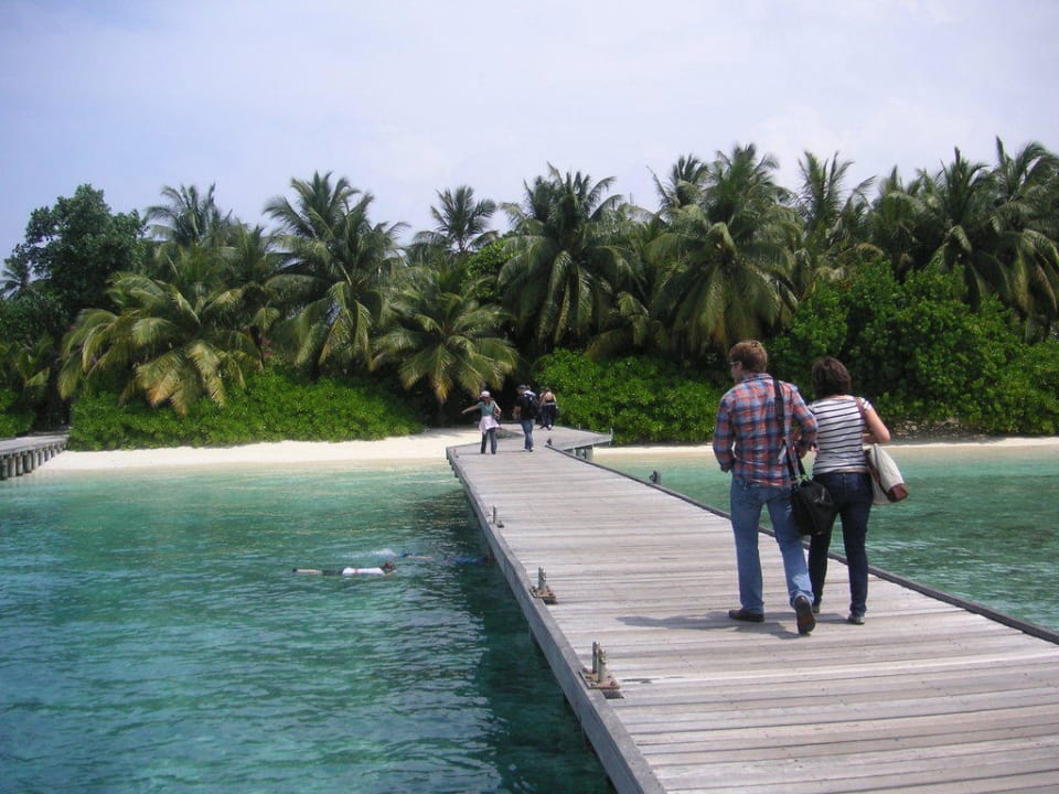 Steg zur Lobby Kuramathi Maldives