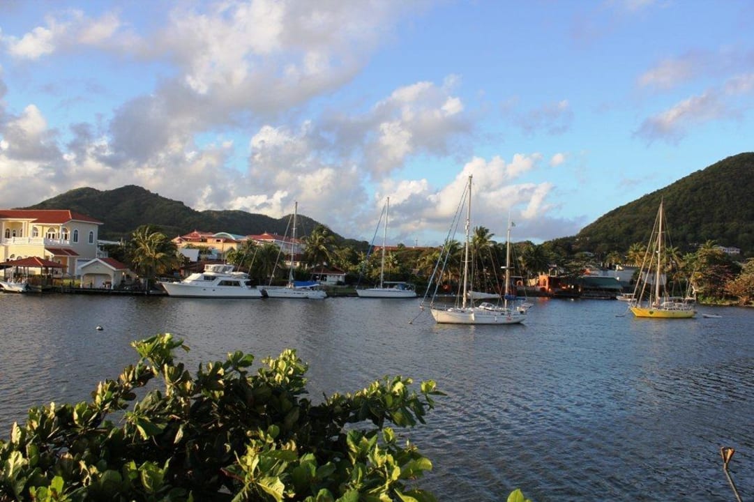Blick vom Zimmer 215 auf den Hafen von Rodney Bay Hotel Harmony Suites