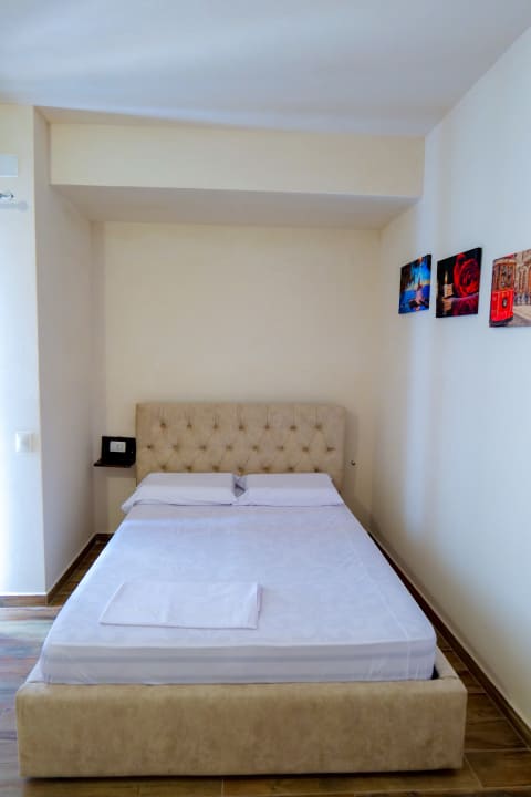 Zimmer Joyous Apartments