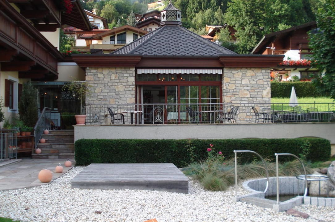 Blick zum Restaurant im Pavillionstil Hubertus Hotel & Apartments