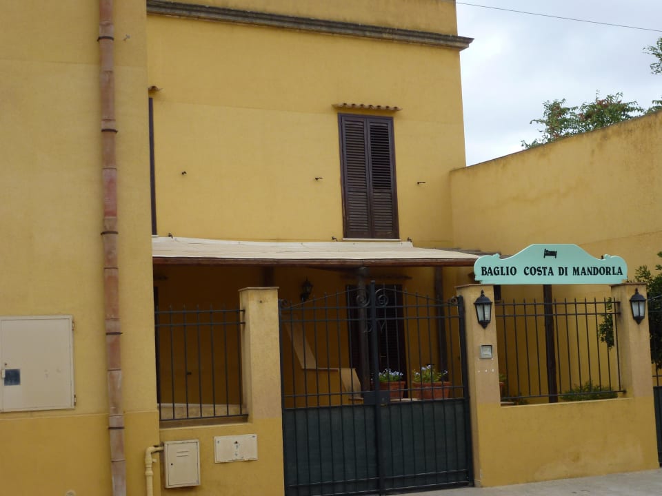 Straßenansicht Agriturismo Baglio Costa Di Mandorla