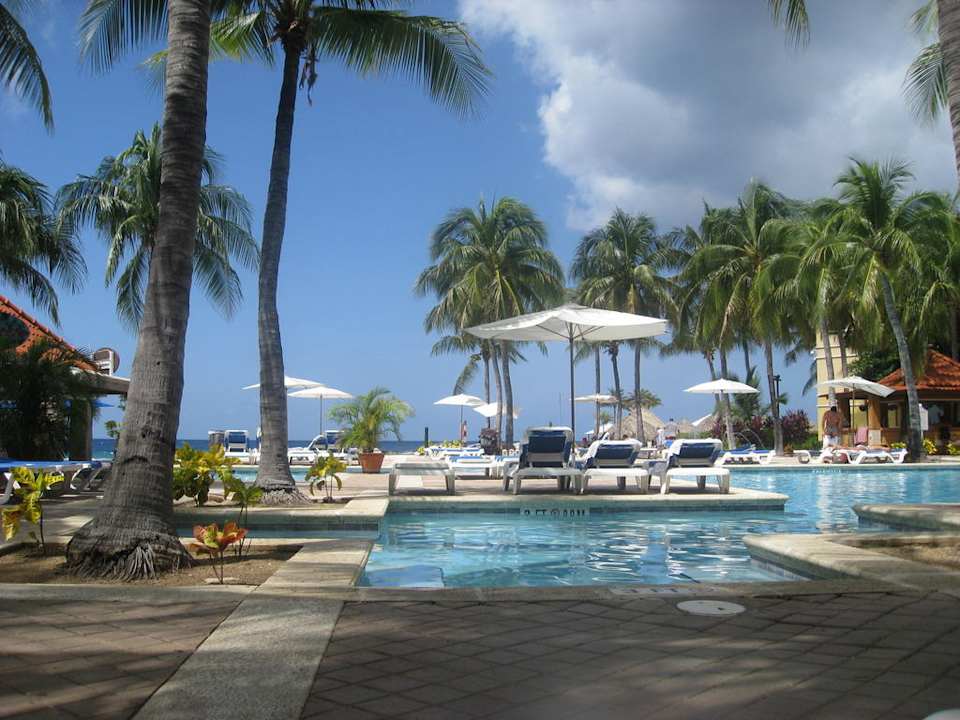 Pool Hotel Marriott Beach Resort & Emerald Casino