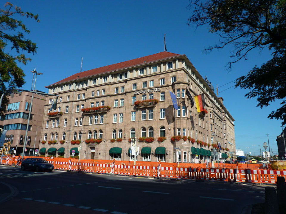 Blick auf das Hotel von der Straße Le Méridien Grand Hotel Nürnberg