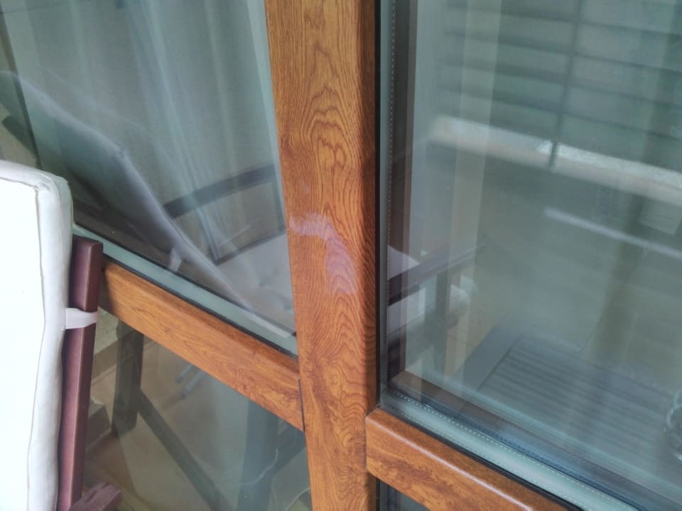 Diese Flecken gabs auch an den Betten Flamingo Grand Hotel & Spa