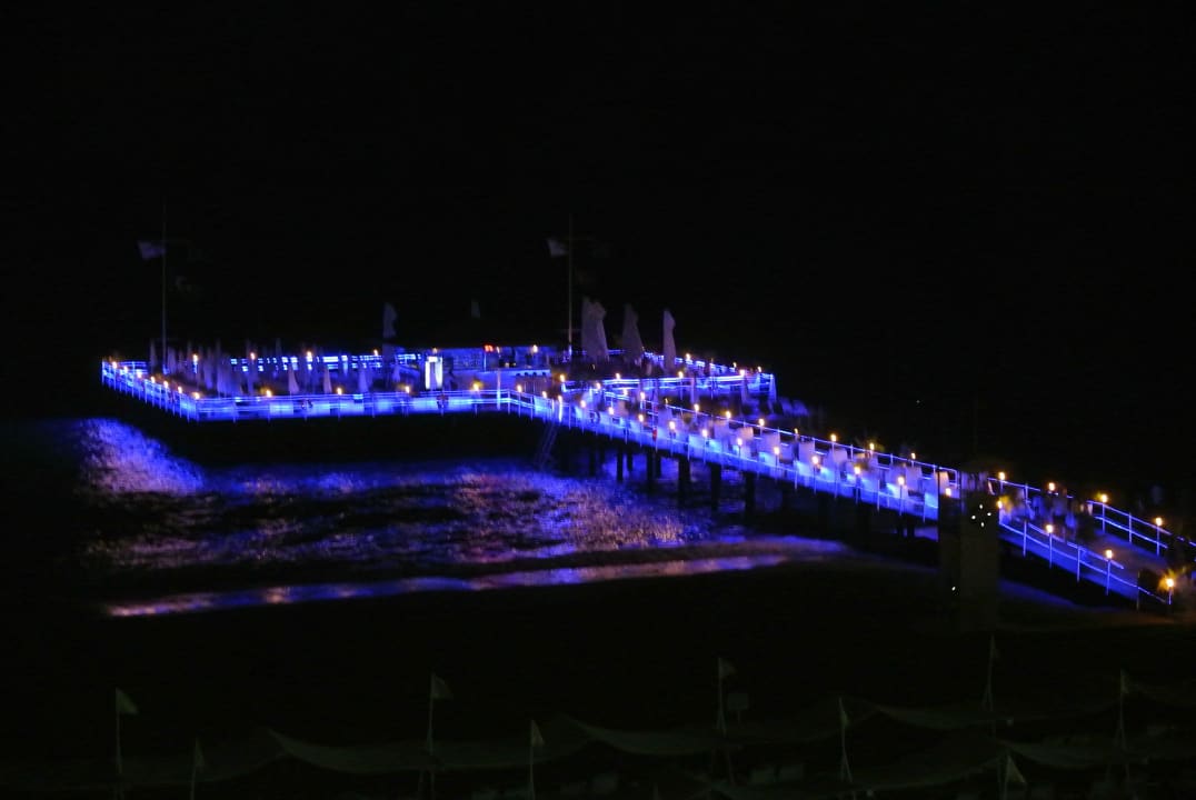 Strandbar bei Nacht! Hotel Delphin Imperial