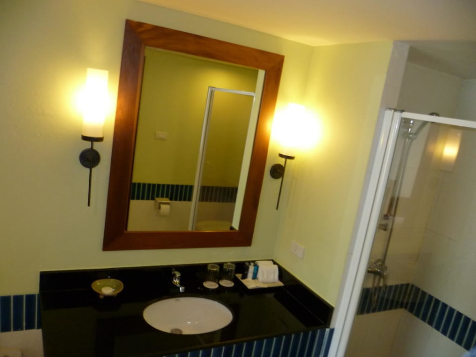 Badezimmer Hotel Naithonburi Beach Resort