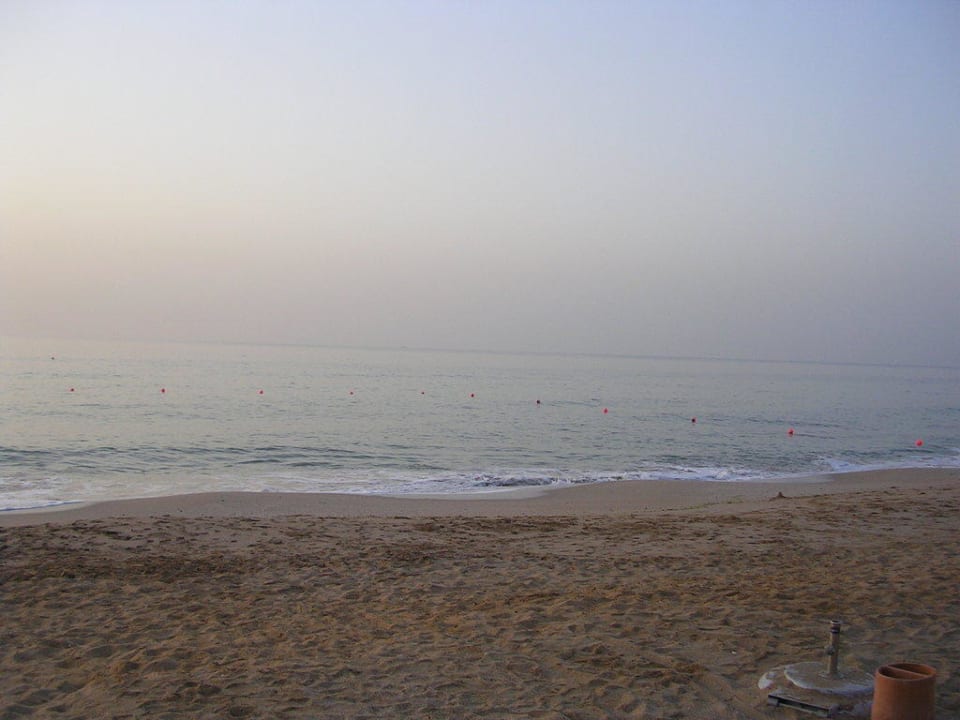 Morgens um 6 Uhr Hotel Le Meridien Al Aqah Beach Resort