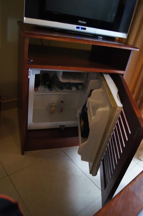 Minibar Oak Ray Serene Garden Hotel