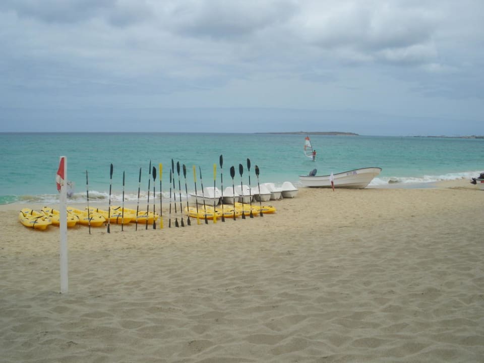 Kanus am Strand Hotel Riu Karamboa