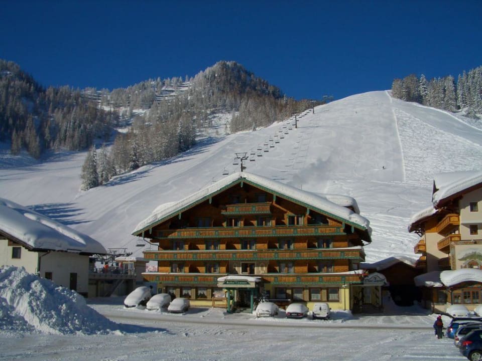 Hotel im Winter Hotel Alpenrose