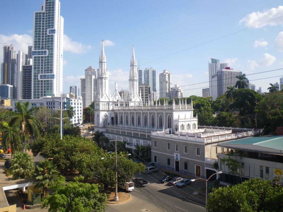 Blick von der Pool-Terrasse Crowne Plaza Panama