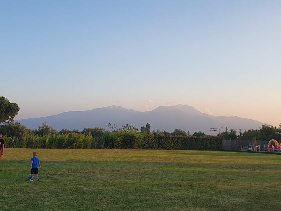 Gartenanlage Mythic Summer Hotel