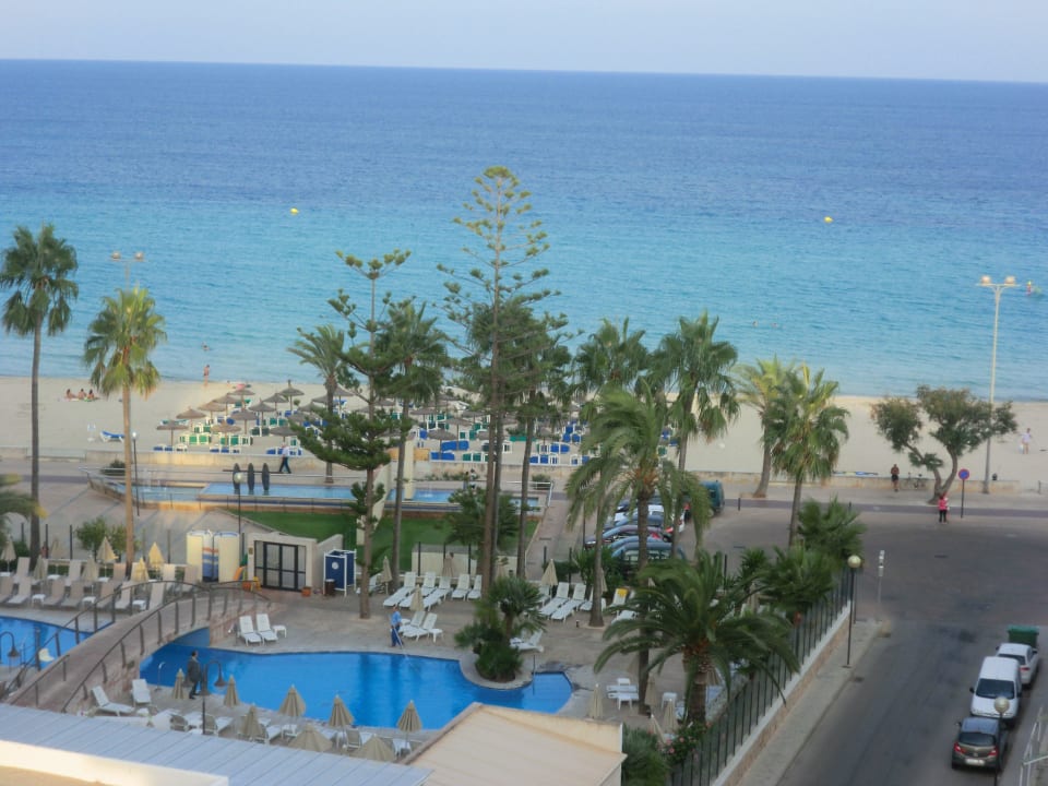 Blick zum Strand aus Zimmer 711 Hotel Biniamar